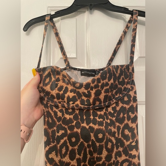 Leopard Print Strappy Cup Detail Midi Dress Pretty Little Thing - Picture 6 of 13